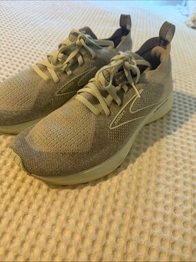 Brooks Levitate Knit Running Shoes - Sage Green